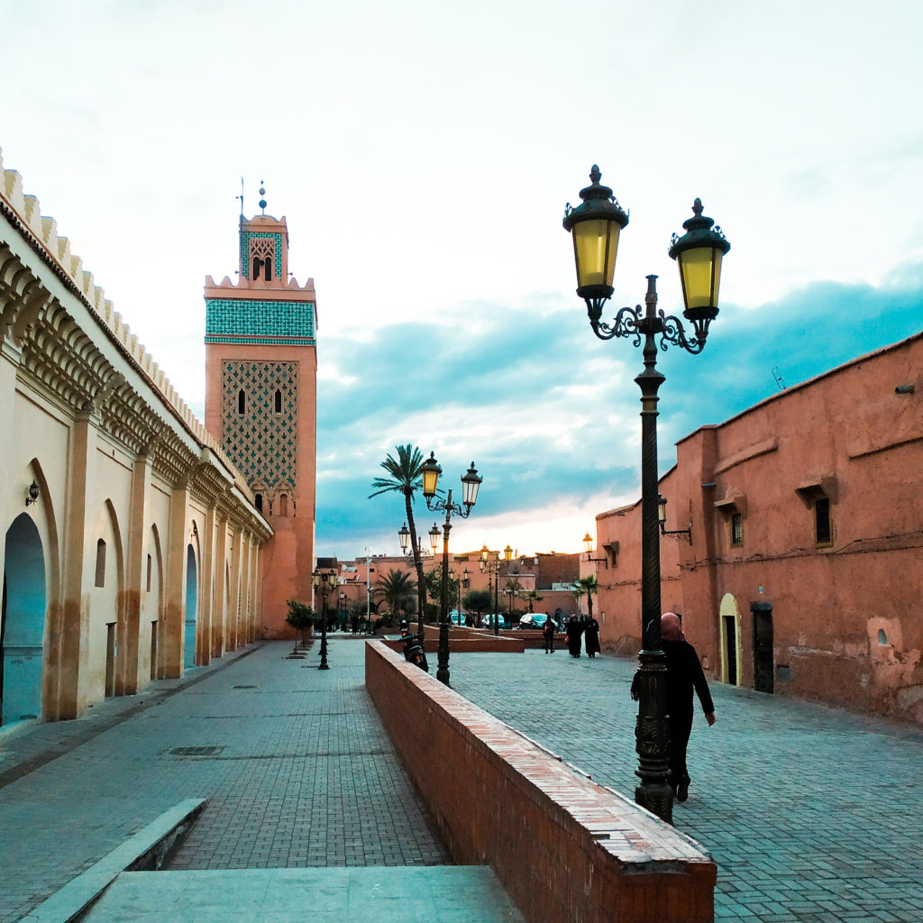 Maroko Marrakesz blondynka w maroku wakacje 2020