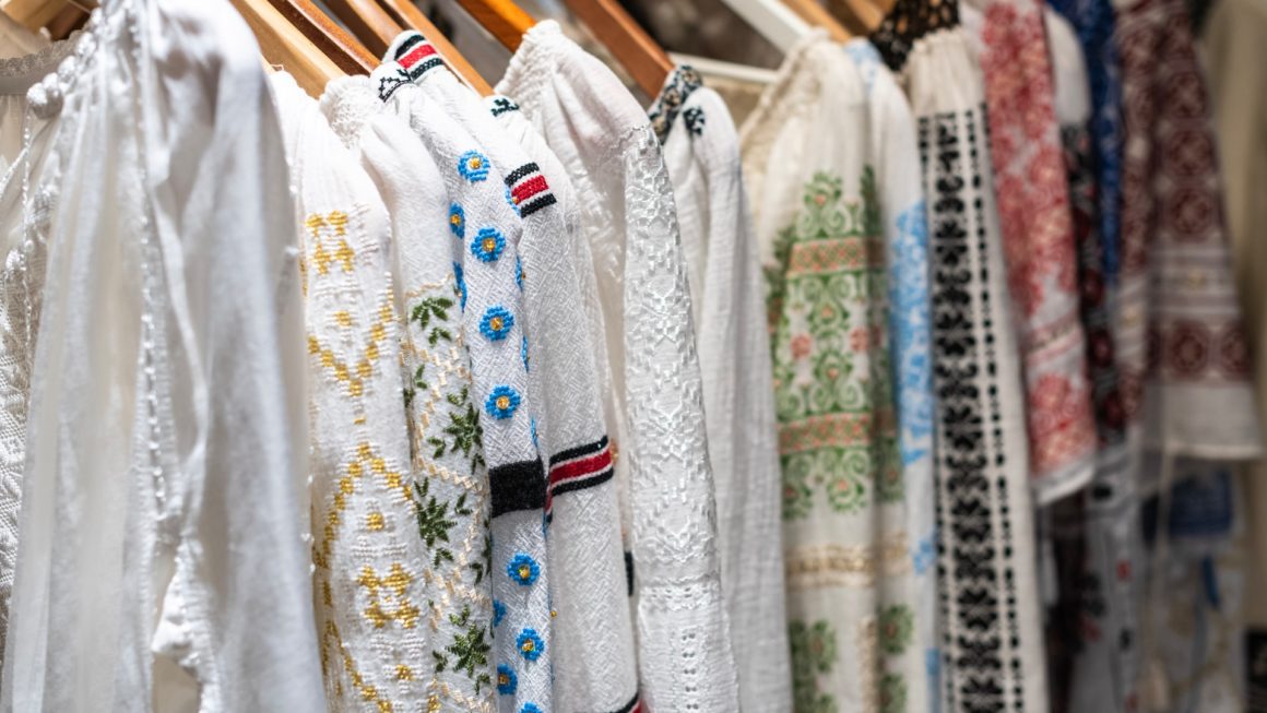 Tkaniny na lato – co nosić w Maroku?