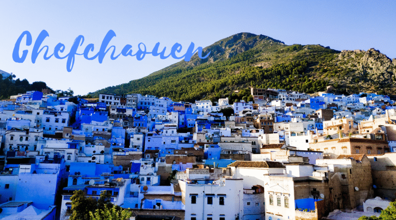 Chefchaouen Blue Pearl of Morocco Niebieskie Miasto niebieskie budynki na tle gór