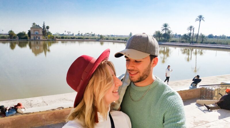 Polka i Marokańczyk patrzą na siebie